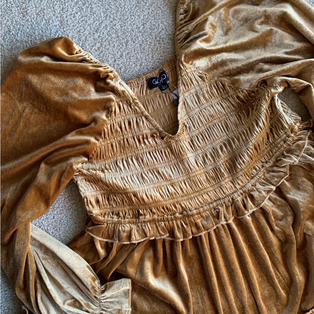 Women's Gigio Gold Velvet V Neck Dress